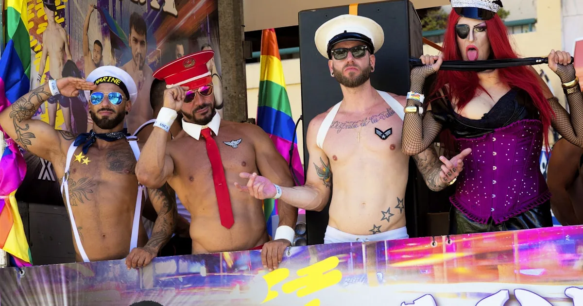 CAM4 Gay: Historical Context and Community Development